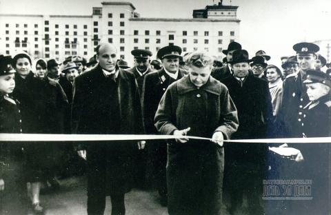 Е.А. Фурцева и А.М. Калашников открывают Музей-панораму